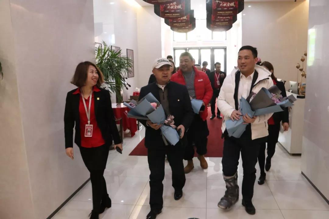 上海多家裝修企業(yè)領導參觀林鳳裝飾集團