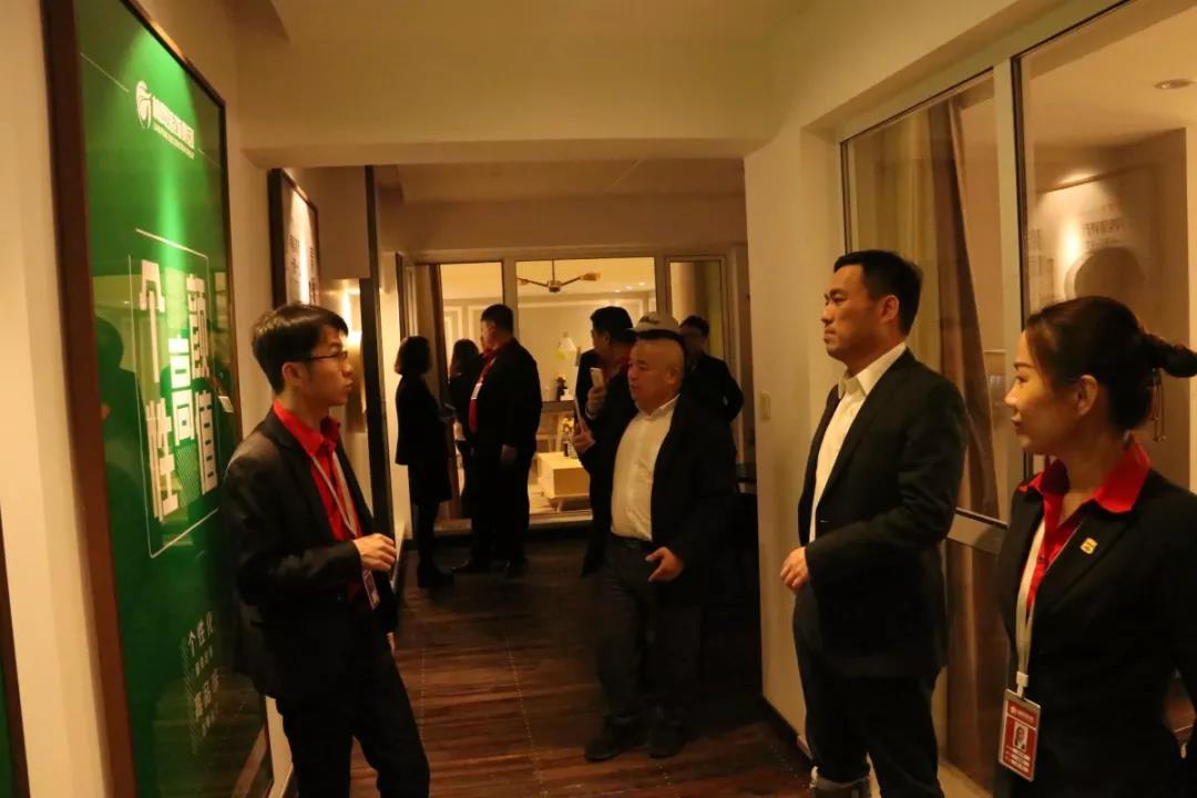 上海多家裝修企業(yè)領導參觀林鳳裝飾集團