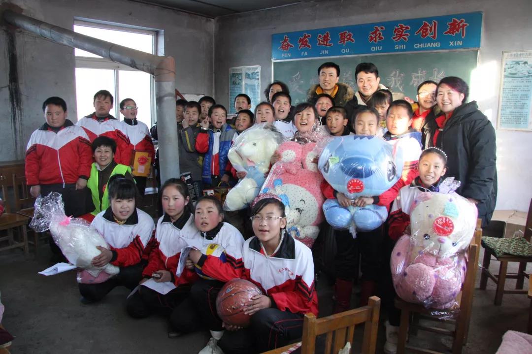 林鳳裝飾援助月亮小學(xué) 林鳳裝飾援助月亮小學(xué)