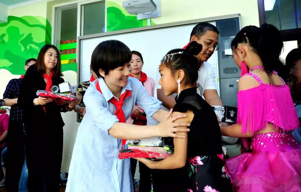 林鳳裝飾資助深井子小學(xué) 林鳳裝飾資助深井子小學(xué)