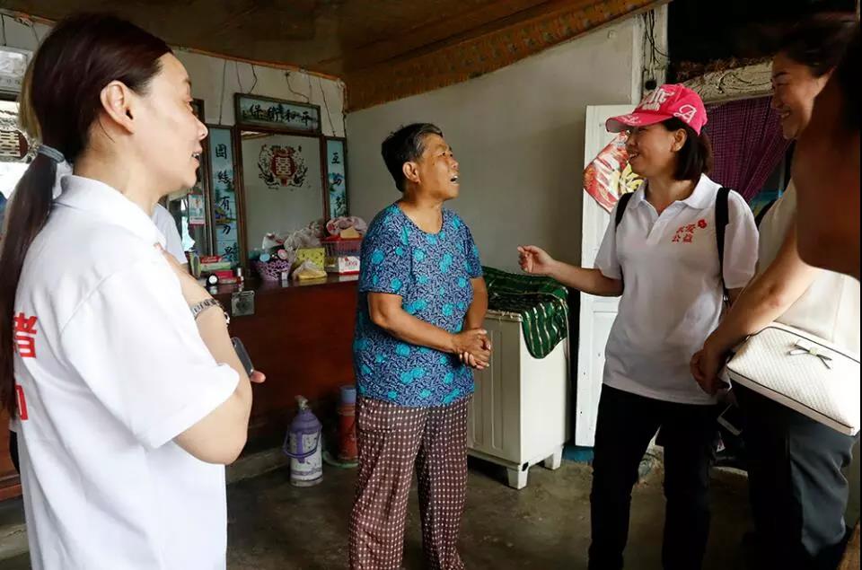 林鳳裝飾捐助癲癇病家庭 林鳳裝飾捐助癲癇病家庭