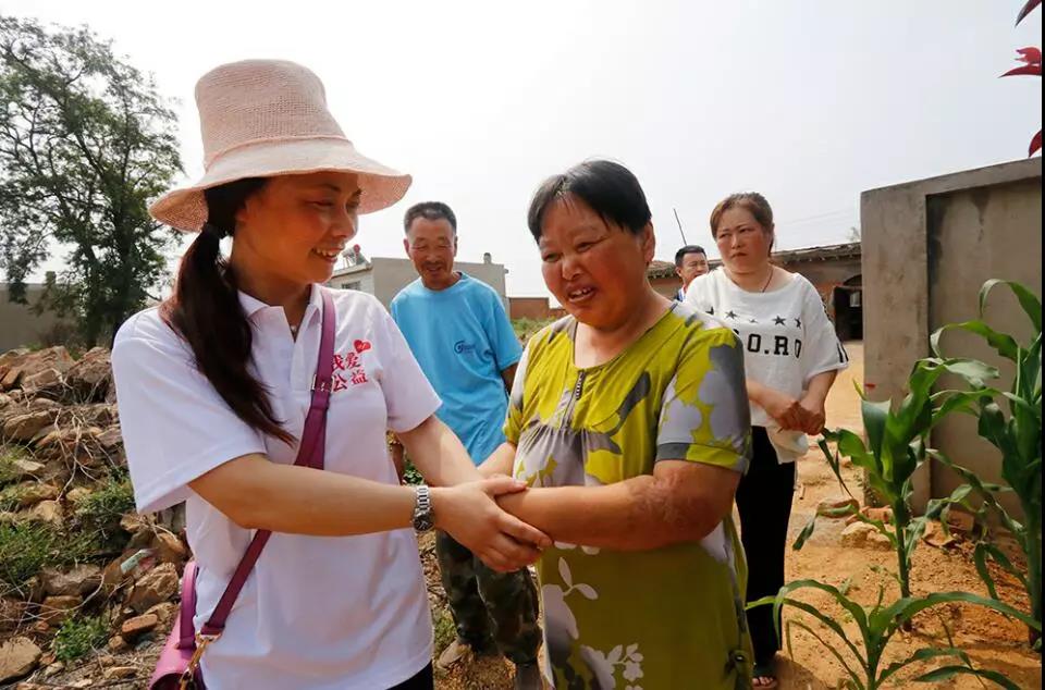 林鳳裝飾捐助癲癇病家庭 林鳳裝飾捐助癲癇病家庭