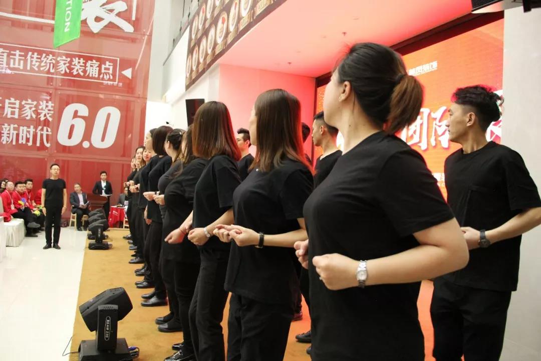 林鳳裝飾三月總結(jié)暨表彰大會(huì) 林鳳裝飾三月總結(jié)暨表彰大會(huì)