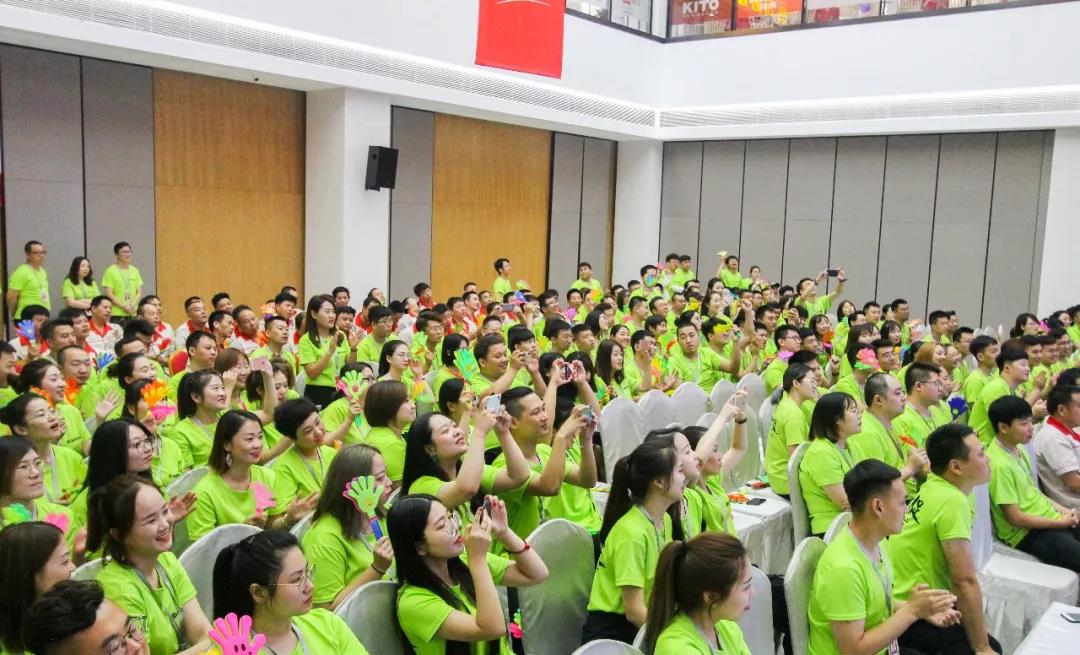 林鳳裝飾年終總結(jié)會 林鳳裝飾年終總結(jié)會