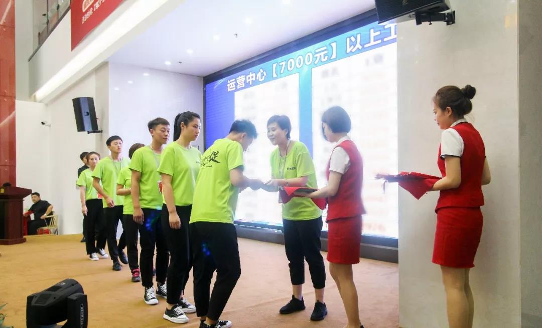 林鳳裝飾7千元工資發(fā)放 林鳳裝飾7千元工資發(fā)放