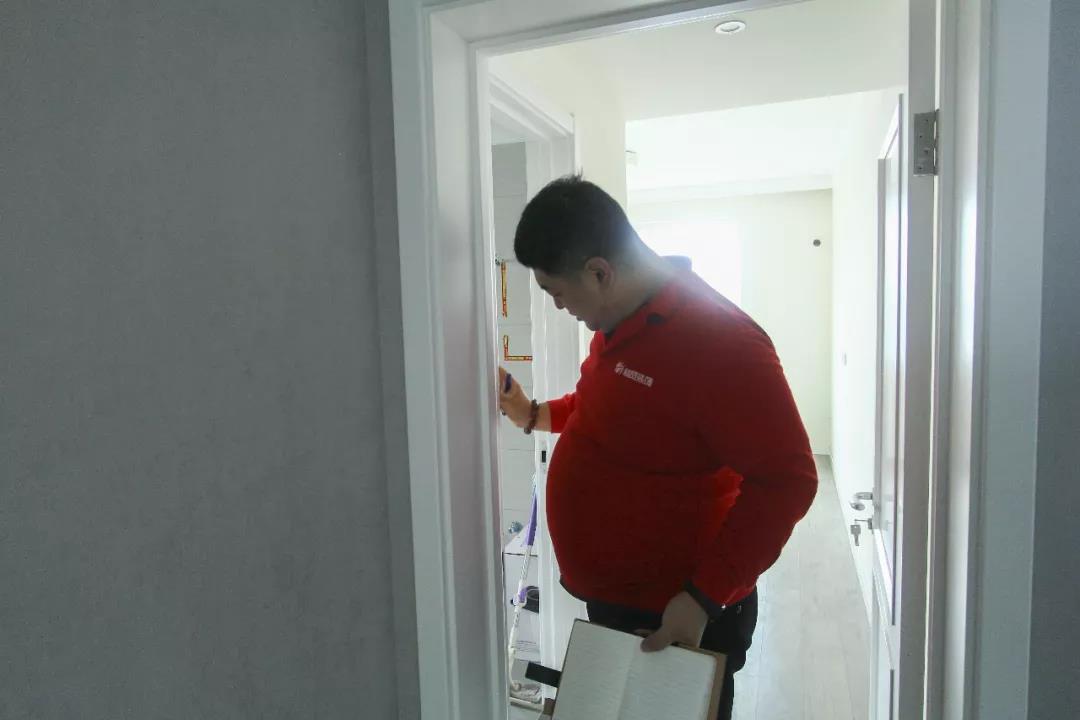 林鳳裝飾免費檢測門窗、五金