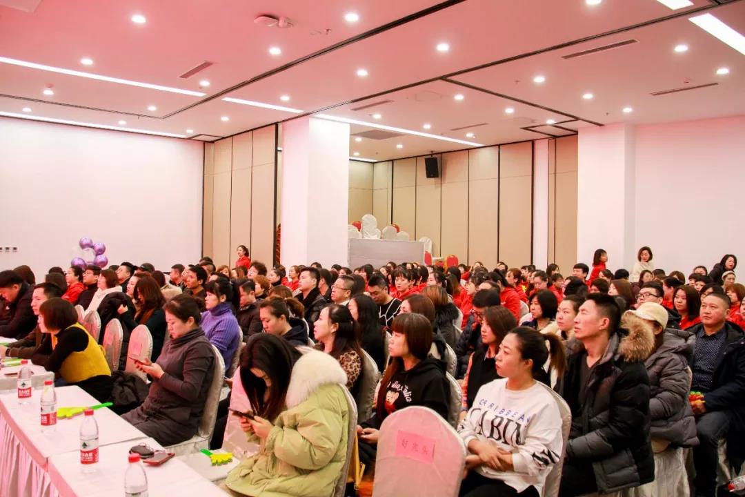 林鳳裝飾2019年第四季度材料商總結(jié)暨表彰大會(huì) 林鳳裝飾2019年第四季度材料商總結(jié)暨表彰大會(huì)