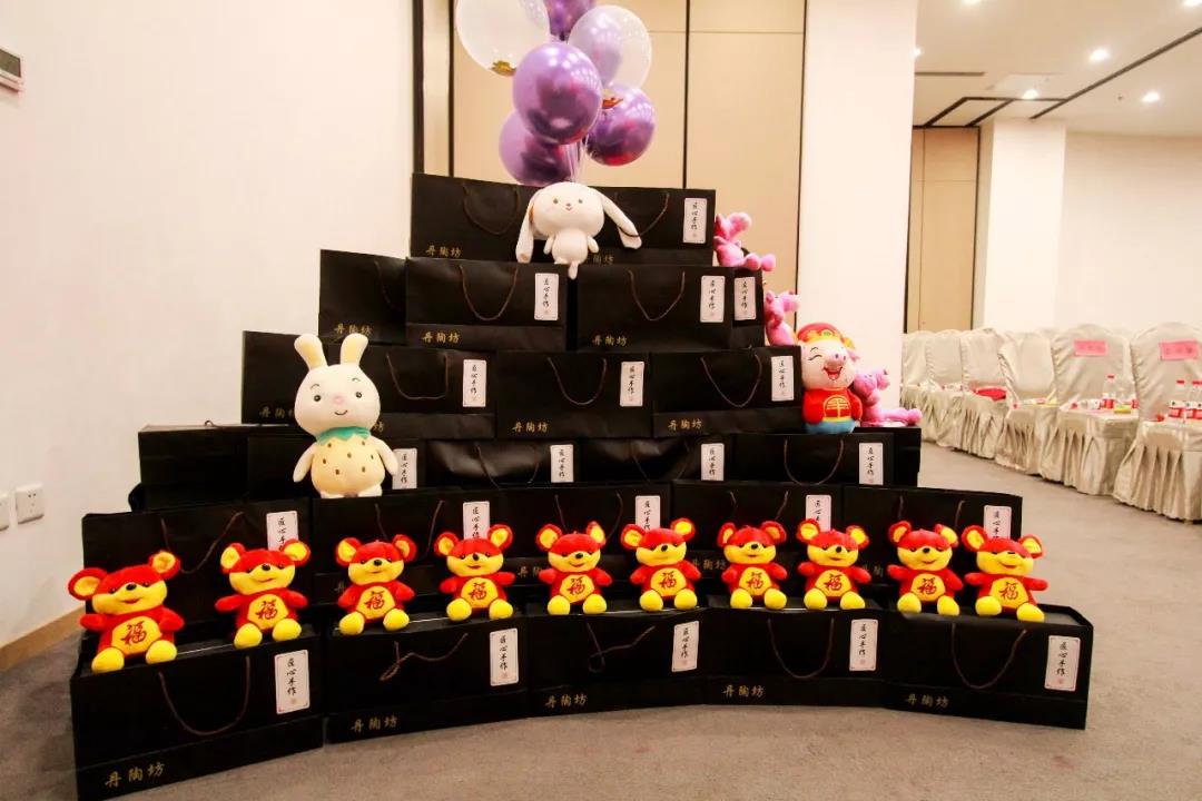 貼心的為家人們準(zhǔn)備了伴手禮 貼心的為家人們準(zhǔn)備了伴手禮