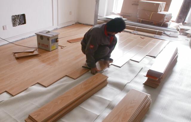 地板.jpg 地板.jpg