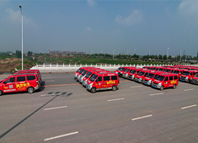 林鳳裝飾施工車(chē)隊(duì).jpg